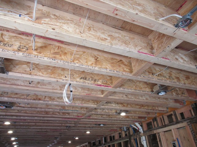 Dining room speaker cable.JPG